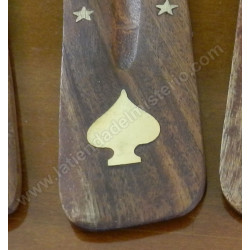 Incensario de madera con pica