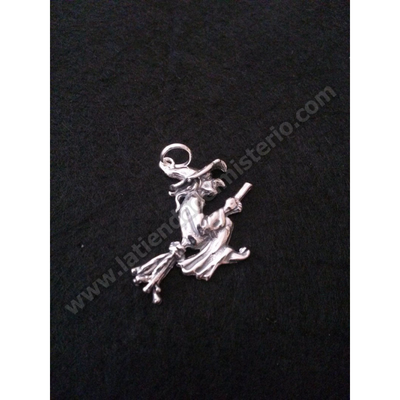 Bruja. Colgante de plata