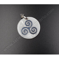 Trisquel nácar. Colgante