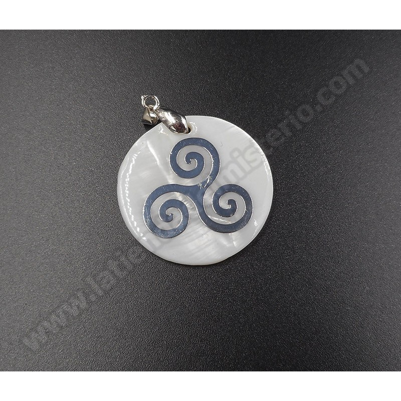 Trisquel nácar. Colgante