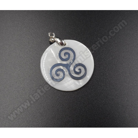 Trisquel nácar. Colgante