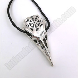 Calavera de cuervo con símbolo vikingo