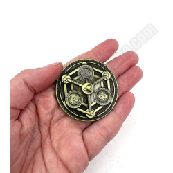 Moneda X color oro envejecido