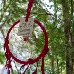 Atrapasueños artesano rojo